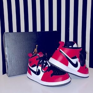 Jordan 1 Mid